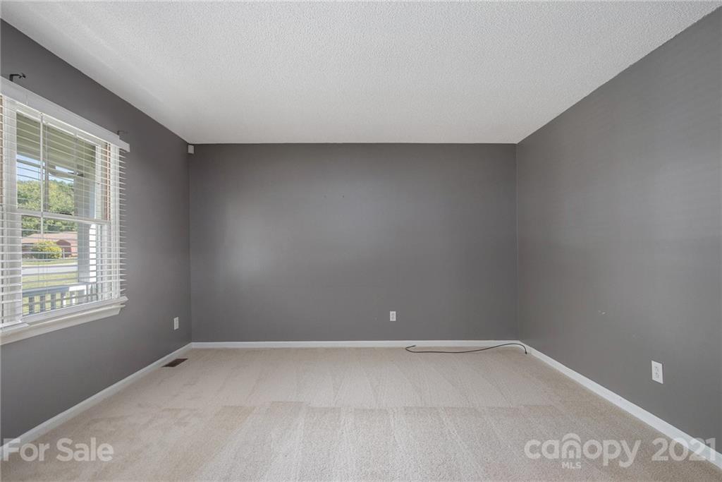 5625 Beaconsfield Road Charlotte, NC 28214 - Photo 21 of 21 an empty room with a window