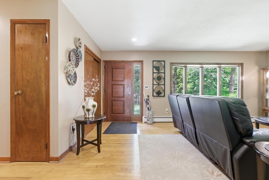 152 Lake Street Middleton, MA 01949 - Photo 5 of 33