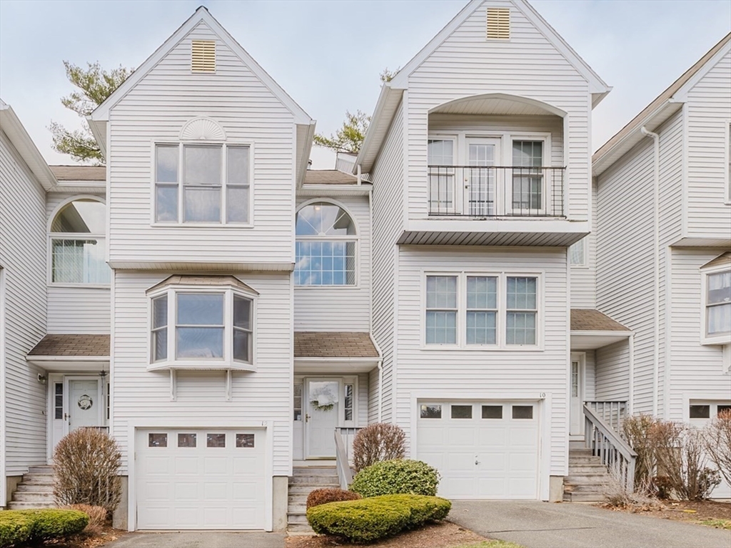 12 Castlegate Drive, Unit 12 Springfield, MA 01129 - Photo 1 of 32 Gallery Image 1