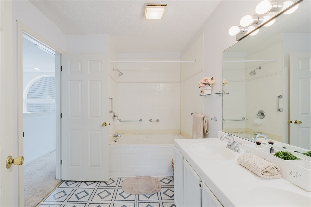 12 Castlegate Drive, Unit 12 Springfield, MA 01129 - Photo 19 of 32 Gallery Image 19