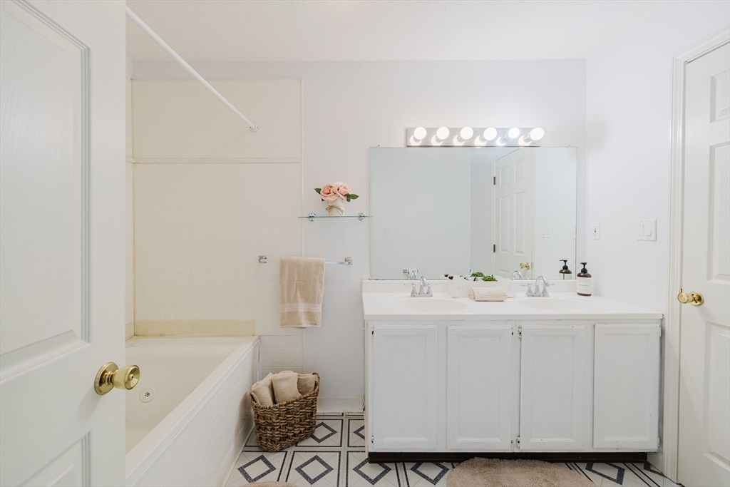12 Castlegate Drive, Unit 12 Springfield, MA 01129 - Photo 21 of 32 Gallery Image 21