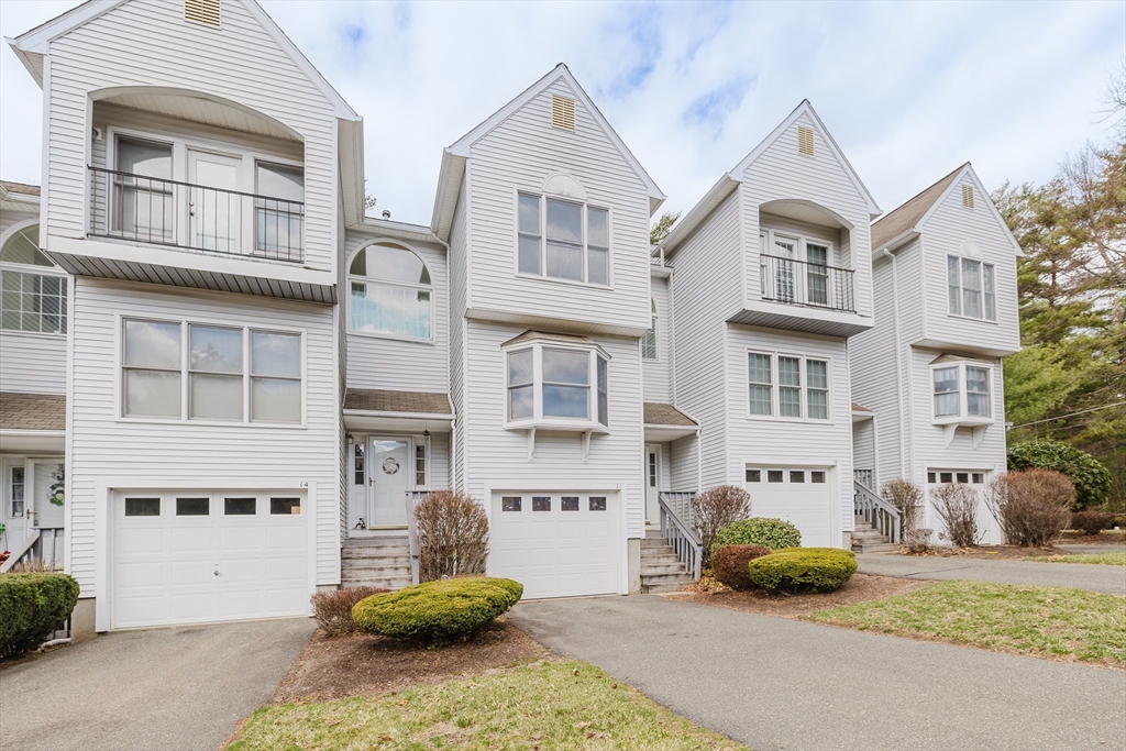 12 Castlegate Drive, Unit 12 Springfield, MA 01129 - Photo 3 of 32 Gallery Image 3
