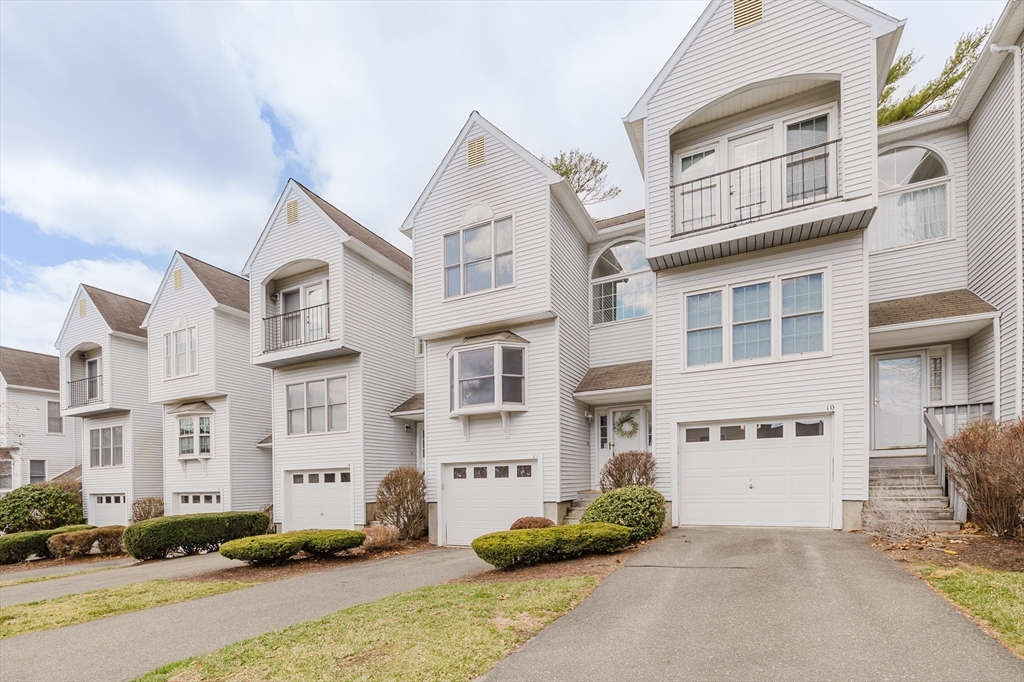 12 Castlegate Drive, Unit 12 Springfield, MA 01129 - Photo 4 of 32 Gallery Image 4