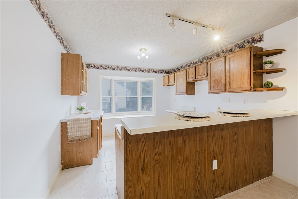 12 Castlegate Drive, Unit 12 Springfield, MA 01129 - Photo 5 of 32 Gallery Image 5