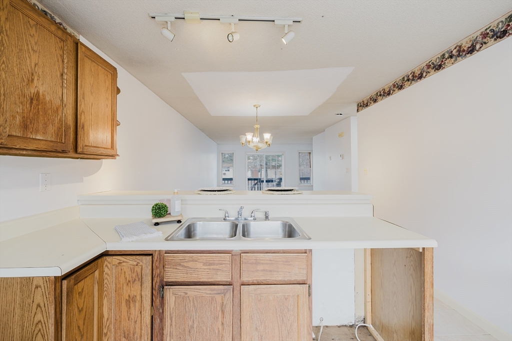 12 Castlegate Drive, Unit 12 Springfield, MA 01129 - Photo 6 of 32 Gallery Image 6