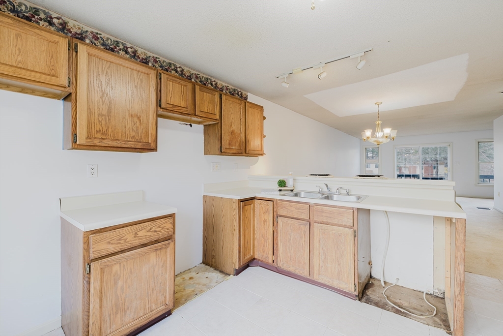 12 Castlegate Drive, Unit 12 Springfield, MA 01129 - Photo 8 of 32 Gallery Image 8