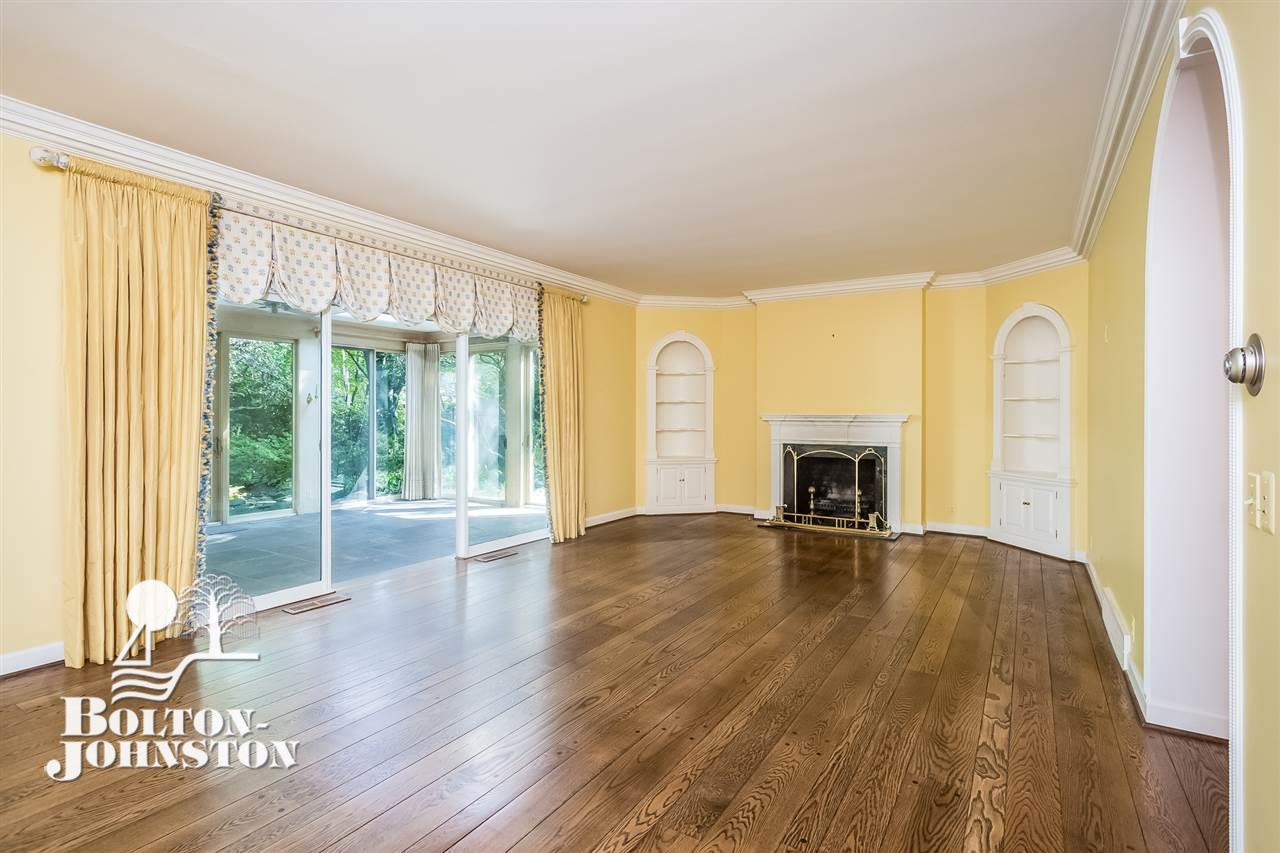 360 Provencal Road Grosse Pointe, MI 48236 - Photo 8 of 78 Living Room