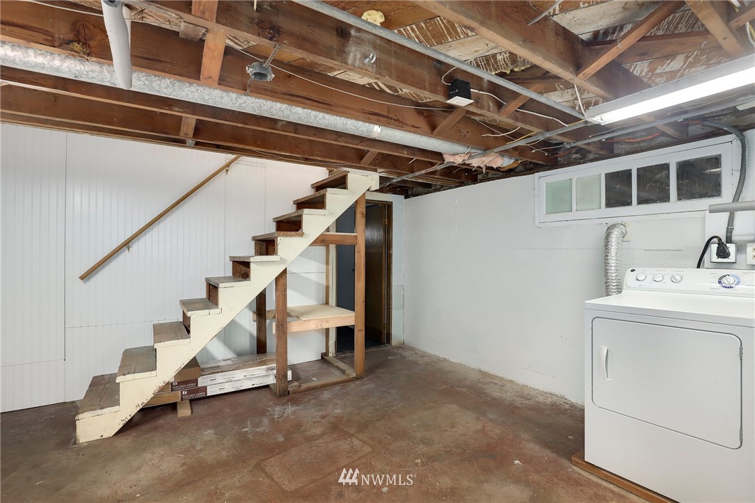 617 Reiten Road Kent, WA 98030 - Photo 15 of 30 a view of entryway