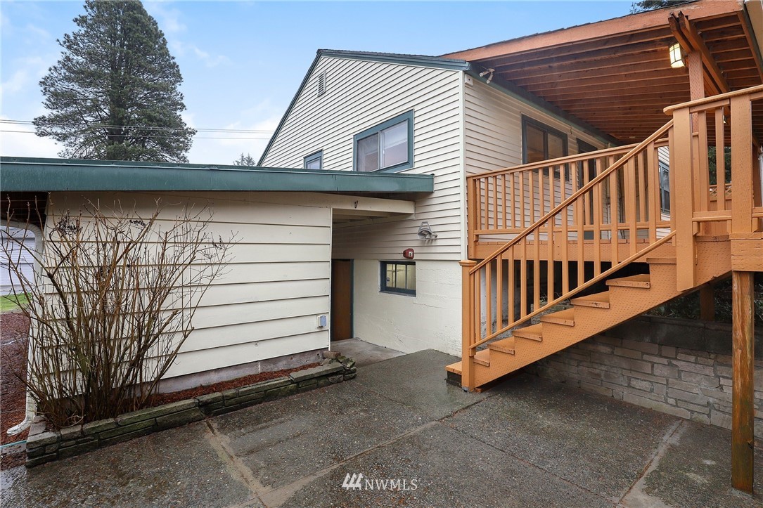 617 Reiten Road Kent, WA 98030 - Photo 19 of 30 a view of a house with a deck