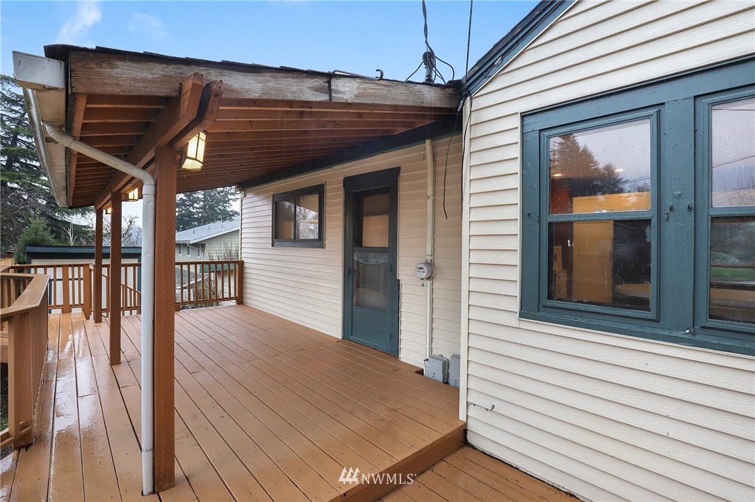 617 Reiten Road Kent, WA 98030 - Photo 21 of 30 a porch with seating space