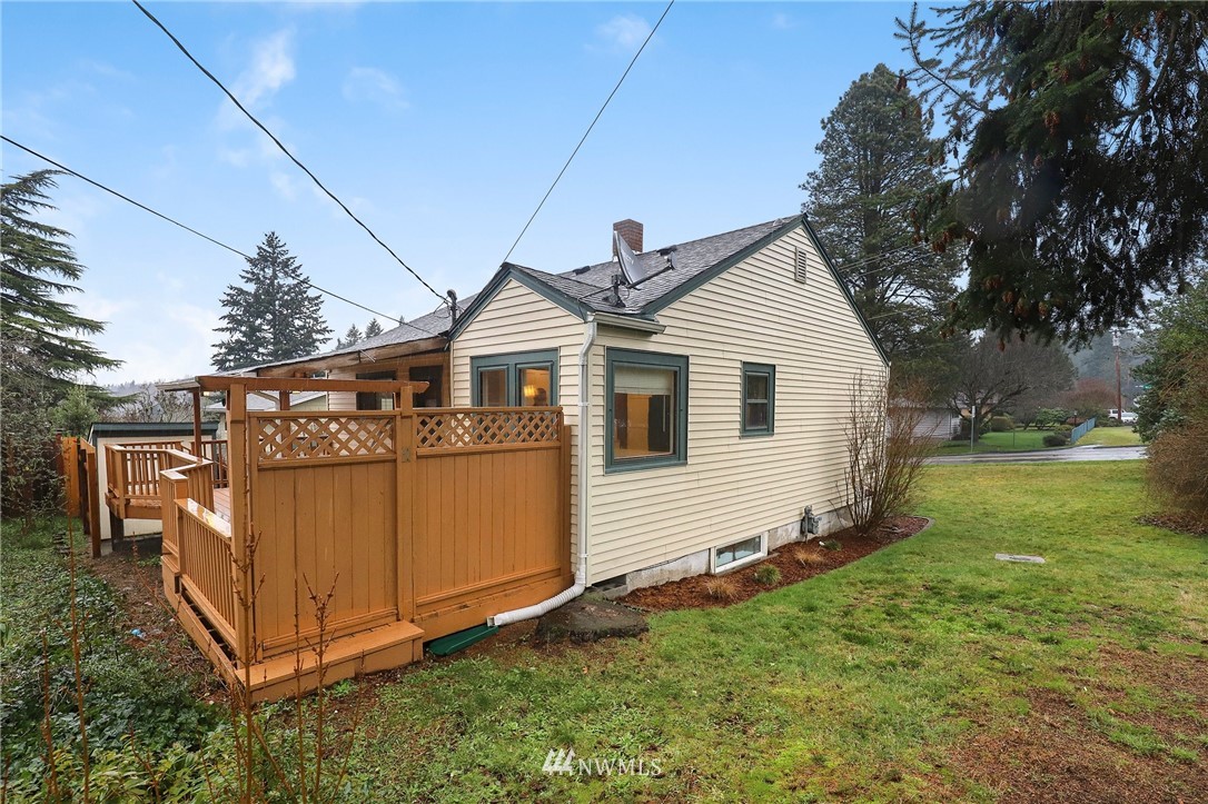 617 Reiten Road Kent, WA 98030 - Photo 23 of 30 a view of a house with backyard