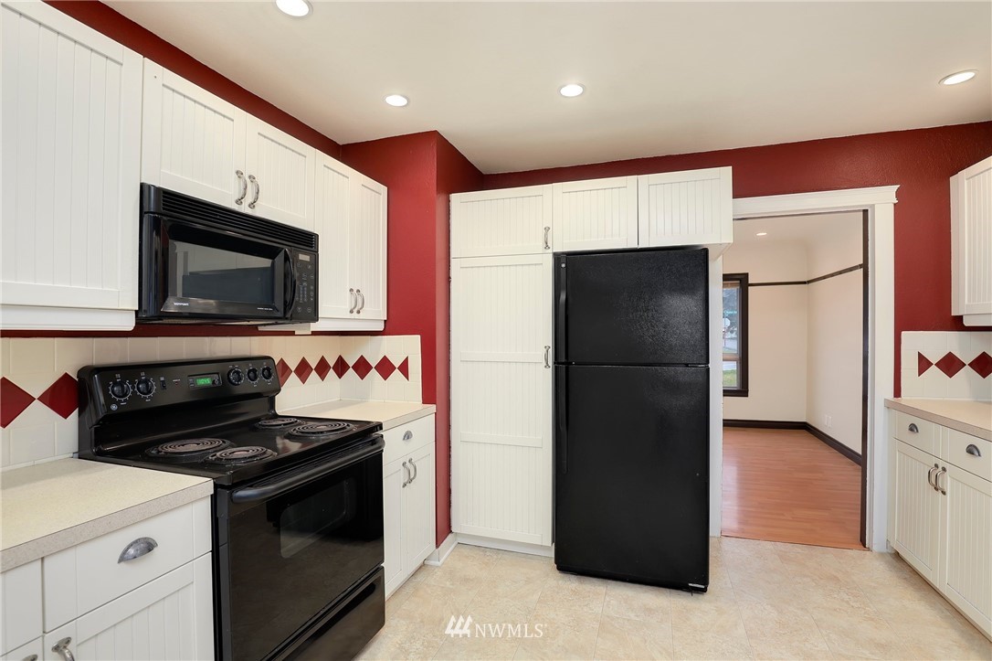 617 Reiten Road Kent, WA 98030 - Photo 28 of 30 a kitchen with a refrigerator and a stove