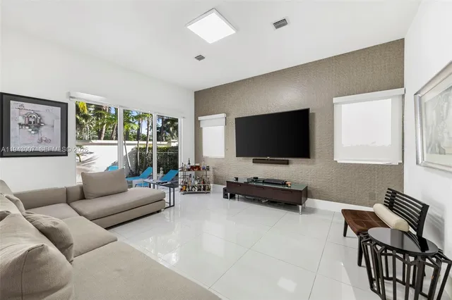 $2,800,000 | 19005 Atlantic Boulevard, Sunny Isles Beach, FL 33160