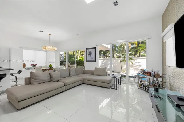 $2,800,000 | 19005 Atlantic Boulevard, Sunny Isles Beach, FL 33160
