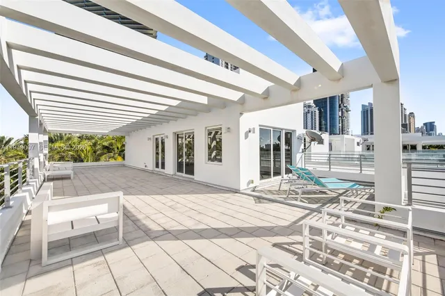 $2,800,000 | 19005 Atlantic Boulevard, Sunny Isles Beach, FL 33160