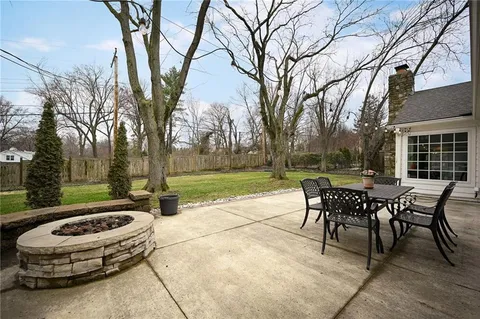 $1,595,000 | 2521 West 65th Street, Mission Hills, KS 66208