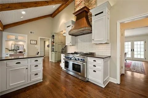 $1,595,000 | 2521 West 65th Street, Mission Hills, KS 66208
