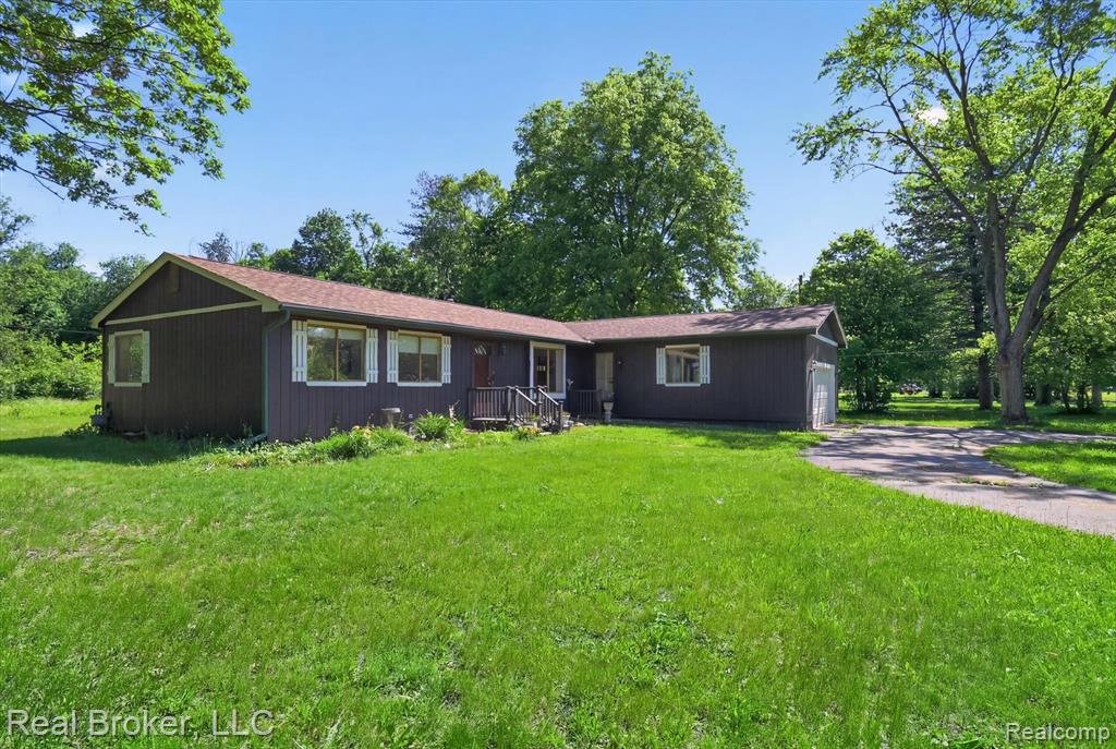 48050 Hull Road Belleville, MI 48111 - Photo 2 of 39