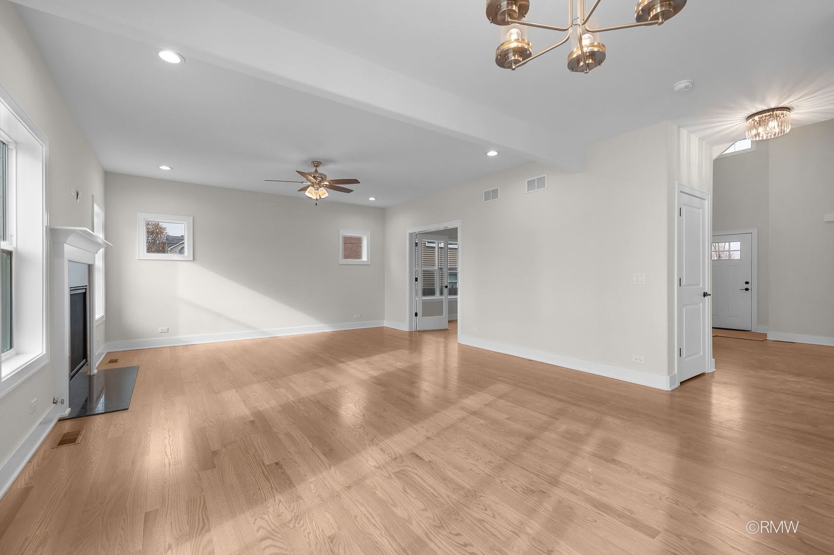 25-w275 Doris Avenue Carol Stream, IL 60188 - Photo 13 of 31 a view of an empty room and a ceiling fan