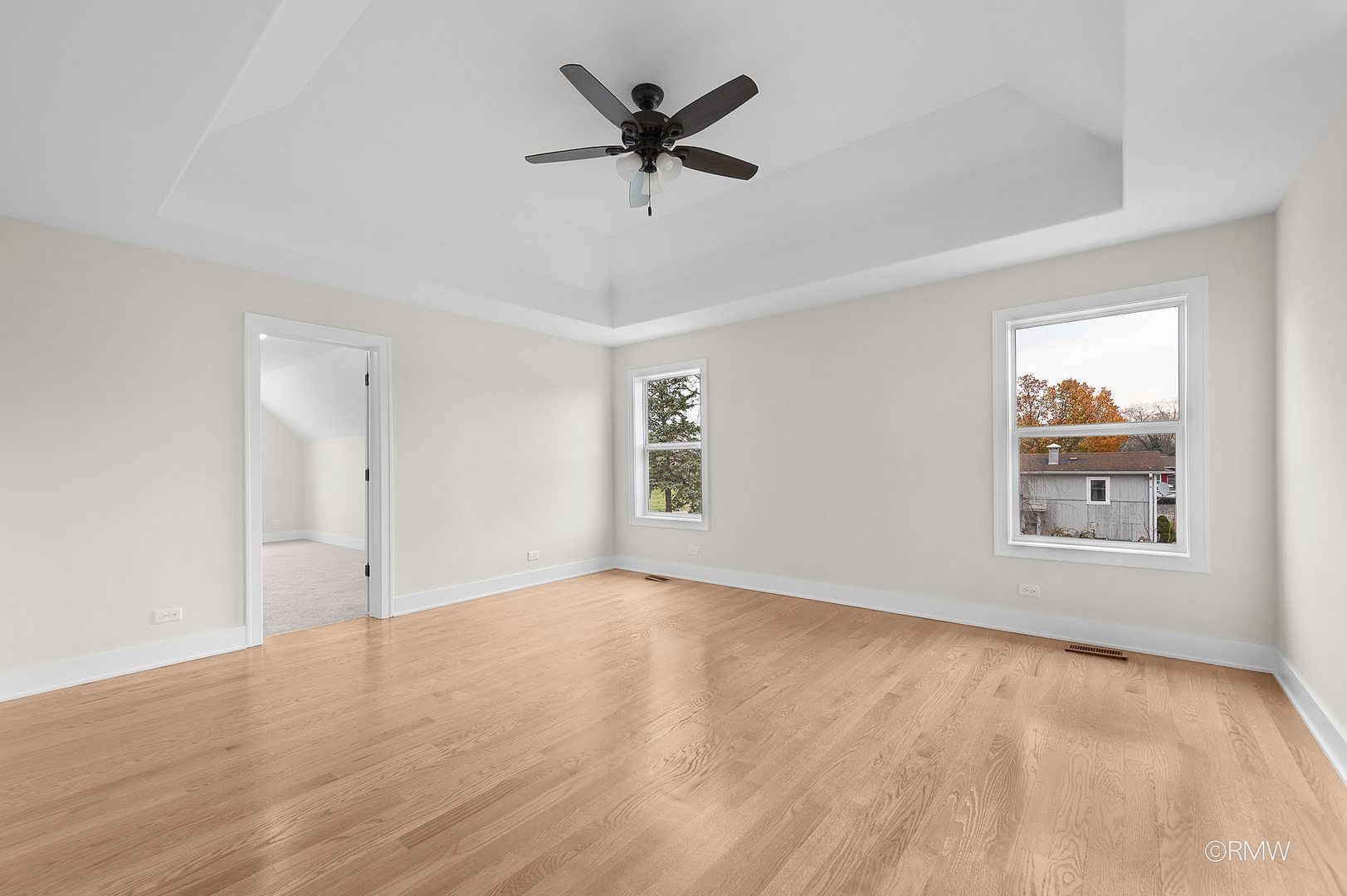 25-w275 Doris Avenue Carol Stream, IL 60188 - Photo 18 of 31 a view of an empty room with a window