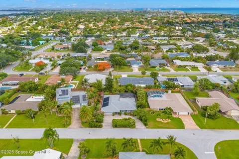 a view of a back yard