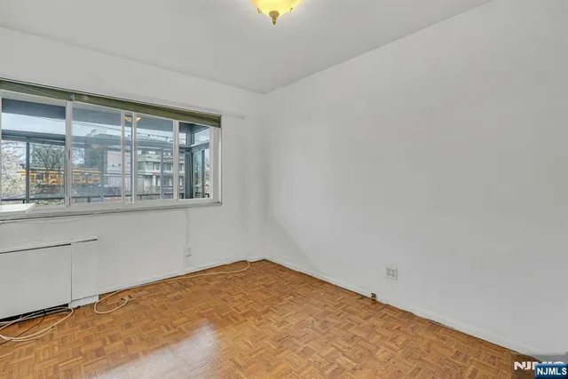 a view of empty room with window