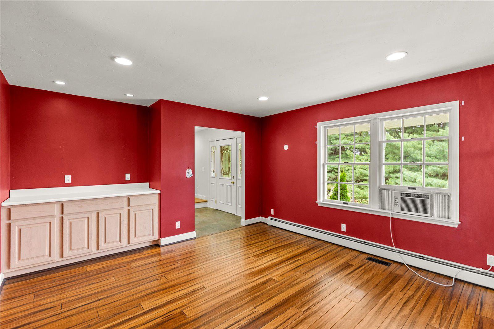 333 Newcomer Road Windsor, PA 17366 - Photo 13 of 112 Living room
