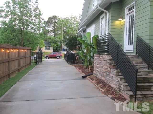 633 Georgetown Road Raleigh, NC 27608 - Photo 13 of 99 a view of a corridor