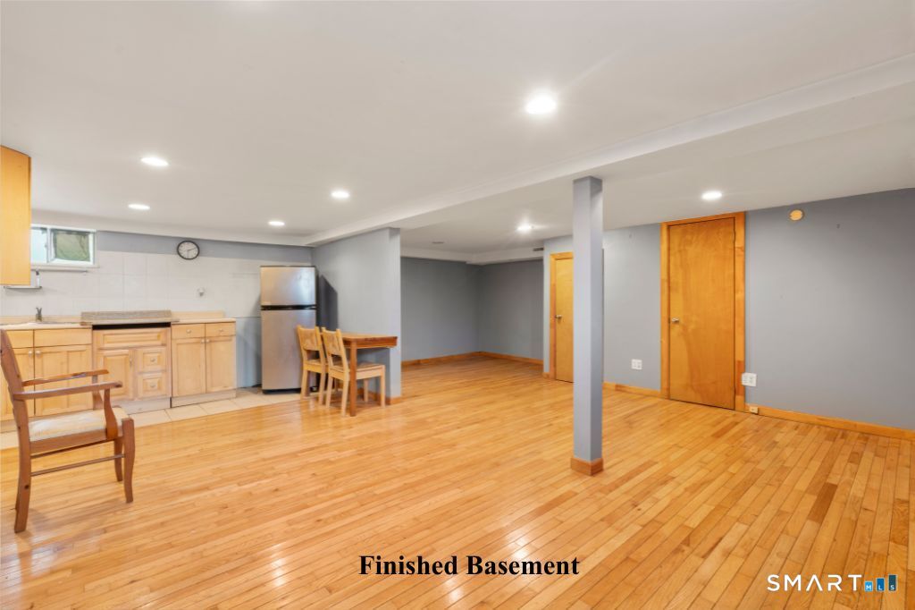112 Colonial Road Stamford, CT 06906 - Photo 31 of 39