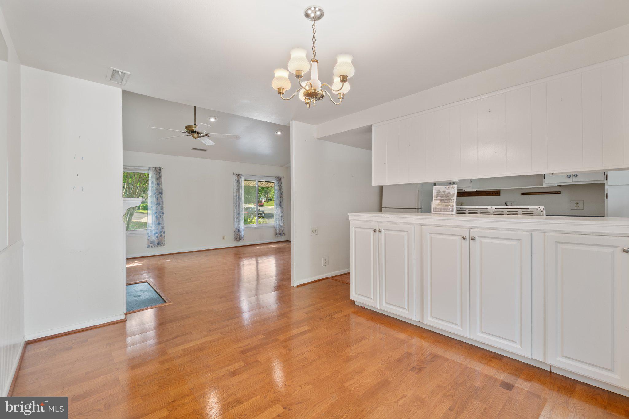 14911 Hydrus Road Silver Spring, MD 20906 - Photo 11 of 31 Dinning room
