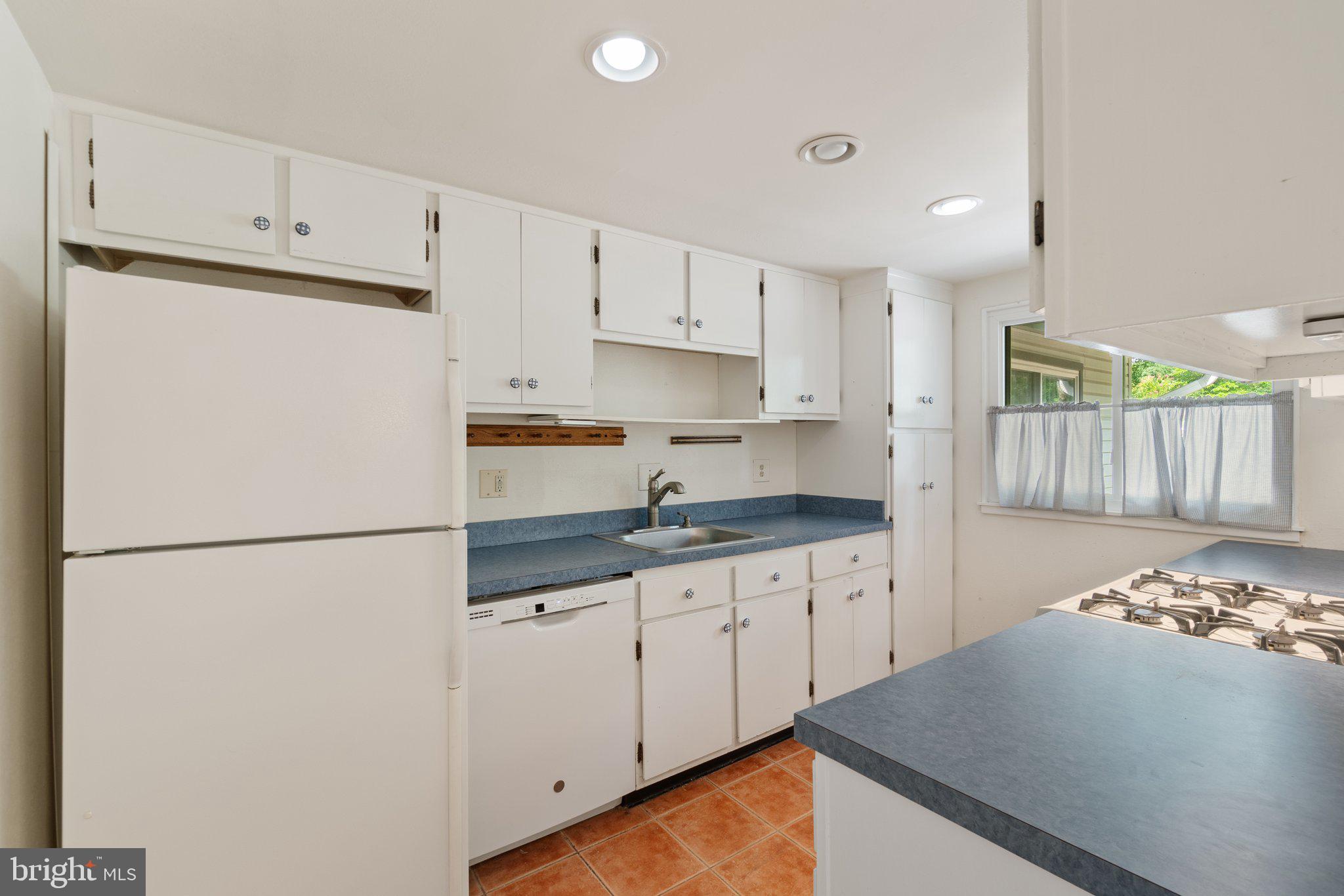14911 Hydrus Road Silver Spring, MD 20906 - Photo 12 of 31 Kitchen