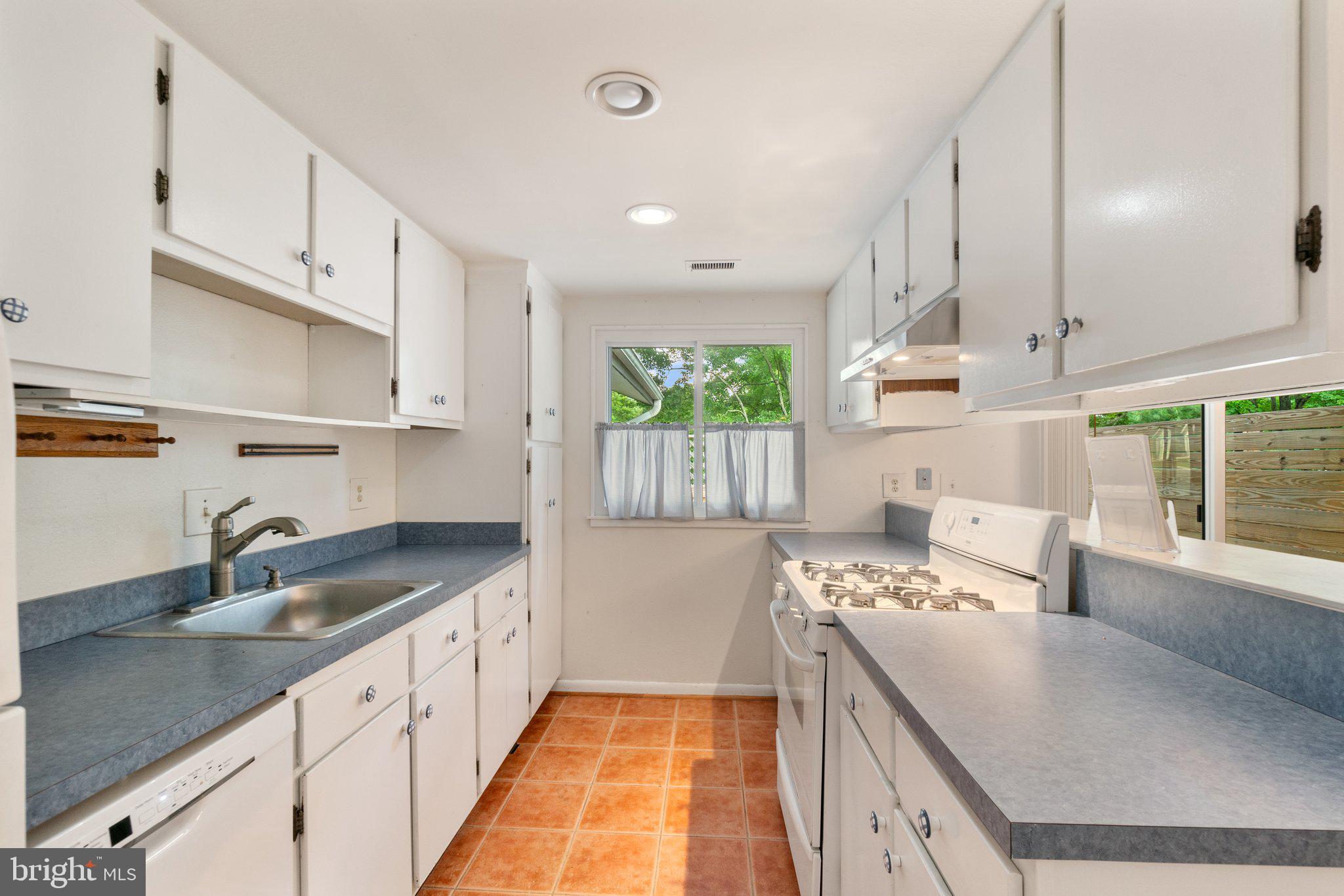 14911 Hydrus Road Silver Spring, MD 20906 - Photo 13 of 31 Kitchen
