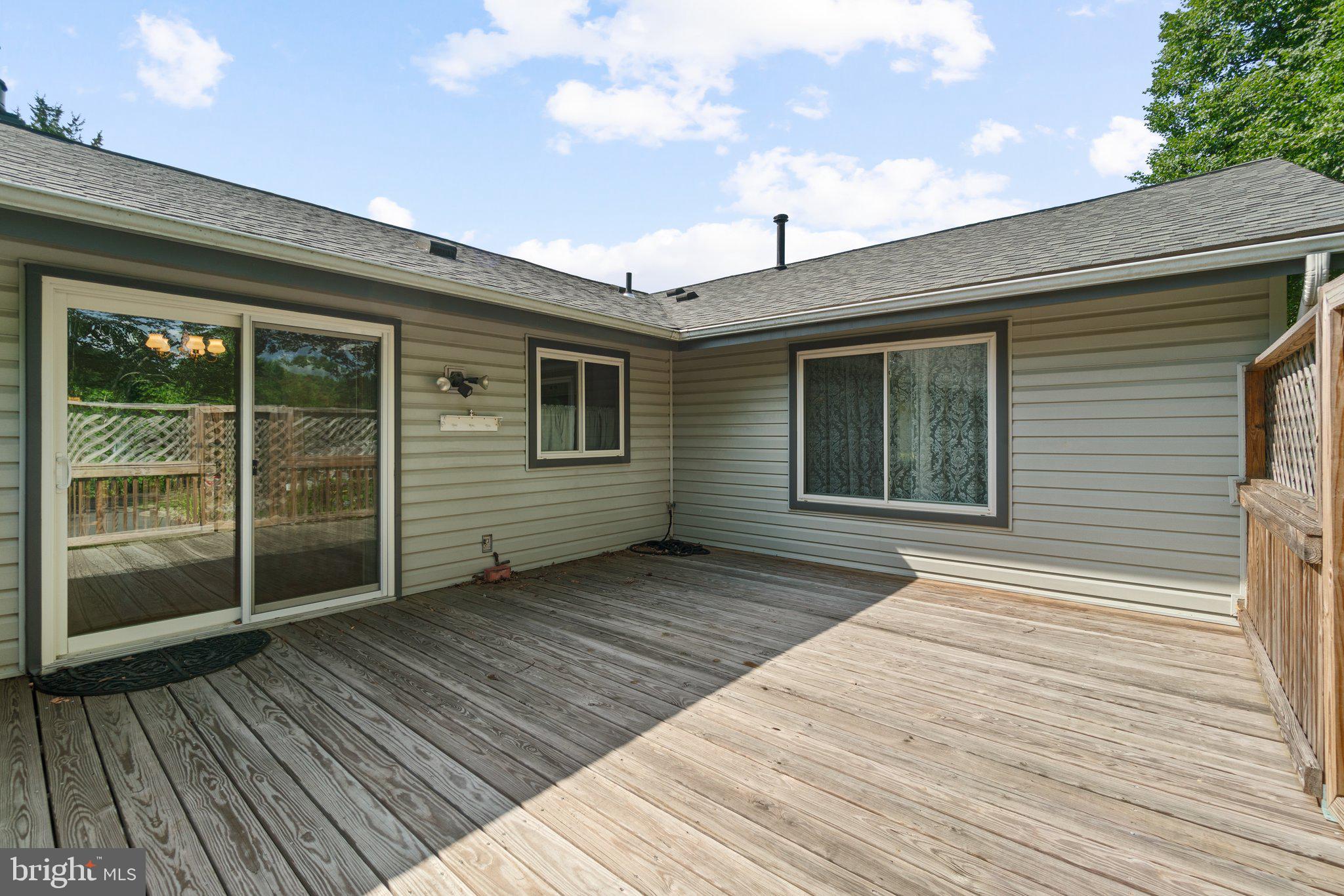 14911 Hydrus Road Silver Spring, MD 20906 - Photo 27 of 31 Deck