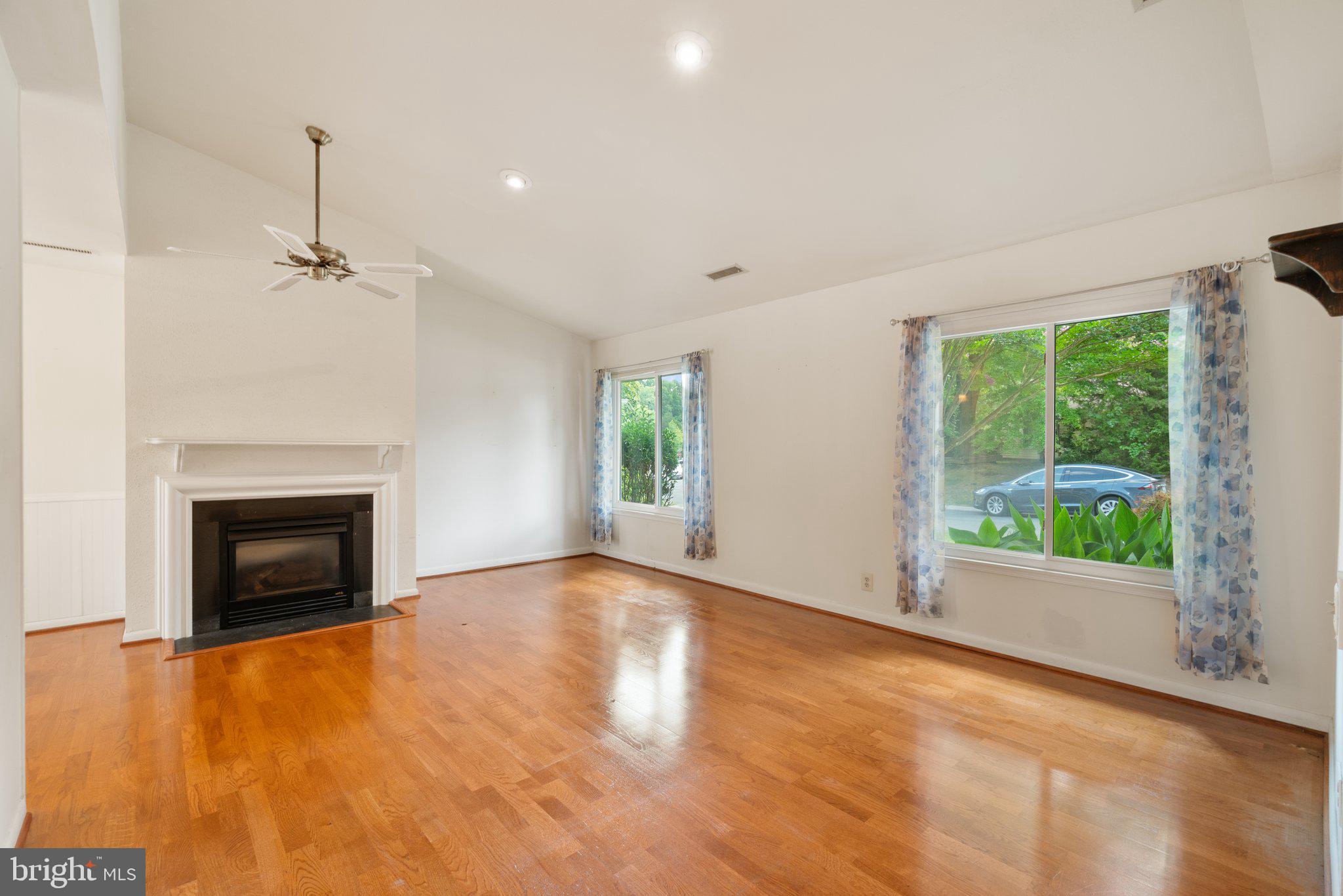 14911 Hydrus Road Silver Spring, MD 20906 - Photo 5 of 31 Living Room