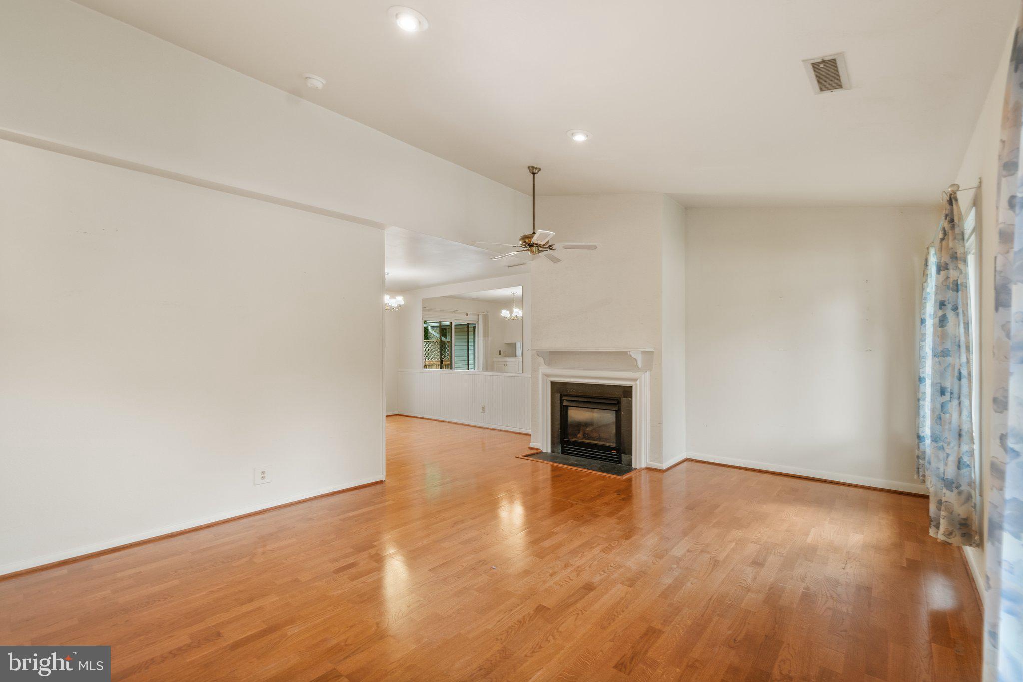 14911 Hydrus Road Silver Spring, MD 20906 - Photo 6 of 31 Living room