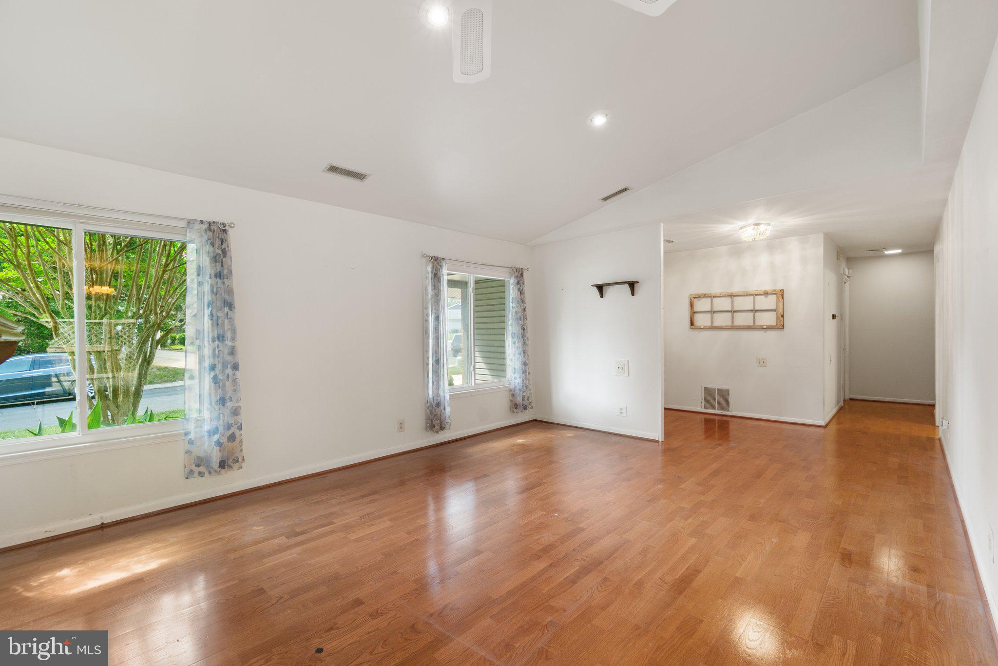 14911 Hydrus Road Silver Spring, MD 20906 - Photo 7 of 31 Living room/Foyer
