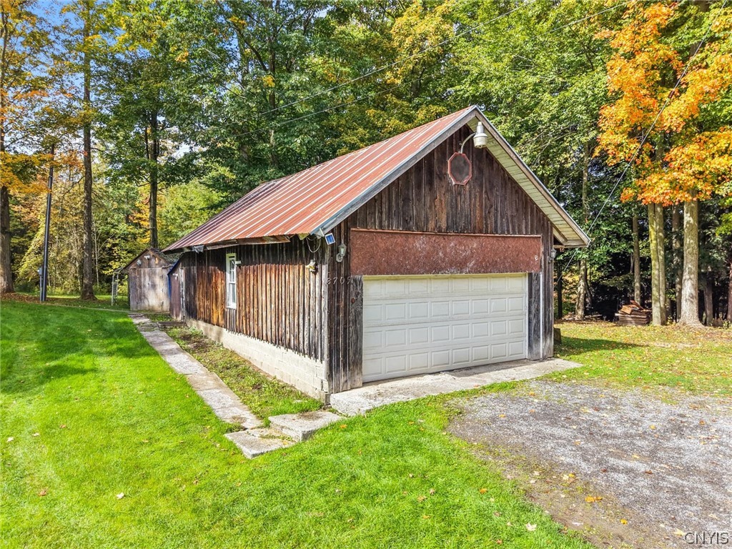 3709 Pratts Road Eaton, NY 13310 - Photo 27 of 31 Garage