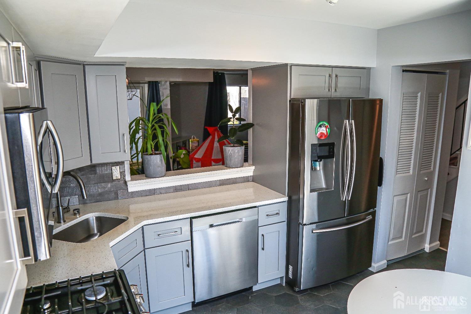 5805 Hana Road Edison, NJ 08817 - Photo 10 of 33