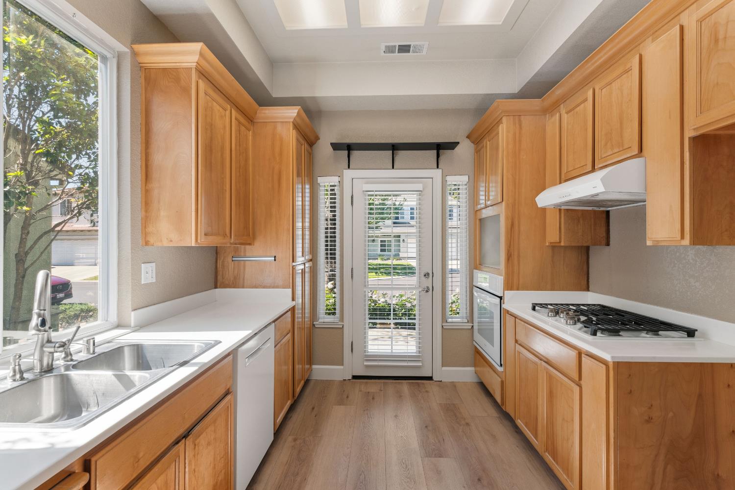 1812 Newhampton Court Modesto, CA 95355 - Photo 5 of 24