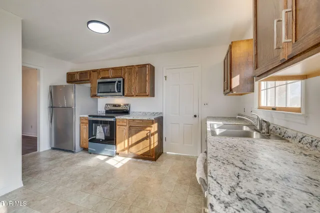 $499,900 | 107 Mountain View Circle, Piney Flats, TN 37686