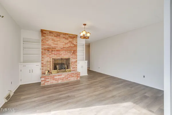 $489,900 | 107 Mountain View Circle, Piney Flats, TN 37686