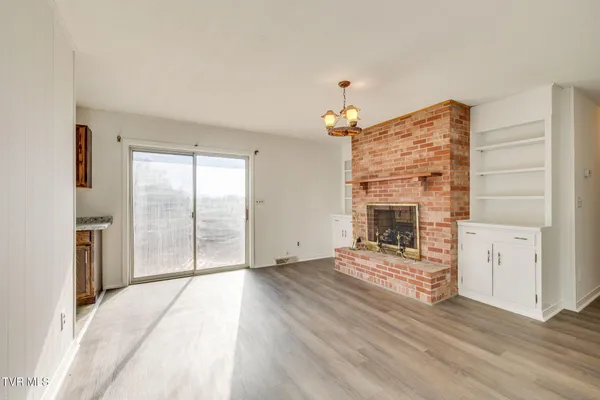 $489,900 | 107 Mountain View Circle, Piney Flats, TN 37686
