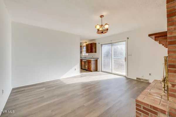 $489,900 | 107 Mountain View Circle, Piney Flats, TN 37686