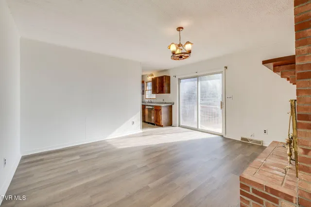 $499,900 | 107 Mountain View Circle, Piney Flats, TN 37686