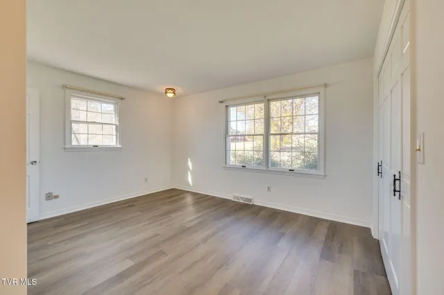 $499,900 | 107 Mountain View Circle, Piney Flats, TN 37686