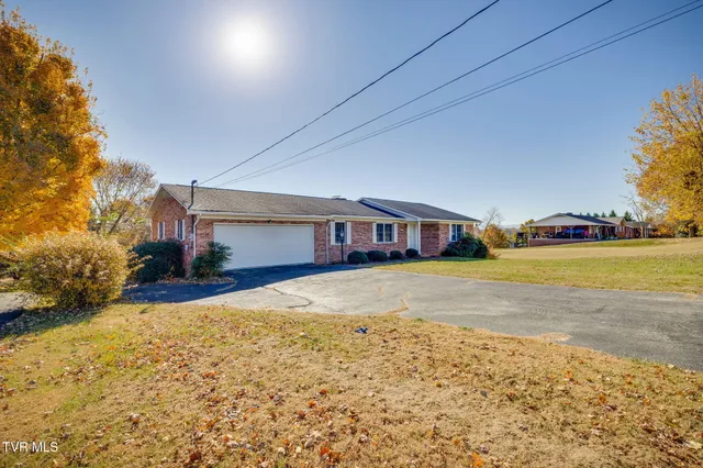 $499,900 | 107 Mountain View Circle, Piney Flats, TN 37686