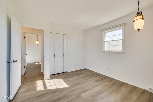 $499,900 | 107 Mountain View Circle, Piney Flats, TN 37686