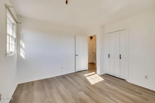 $499,900 | 107 Mountain View Circle, Piney Flats, TN 37686