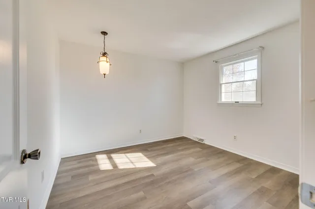 $499,900 | 107 Mountain View Circle, Piney Flats, TN 37686