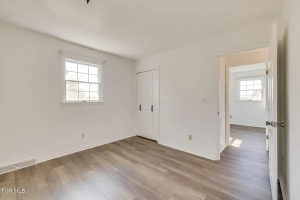 $489,900 | 107 Mountain View Circle, Piney Flats, TN 37686